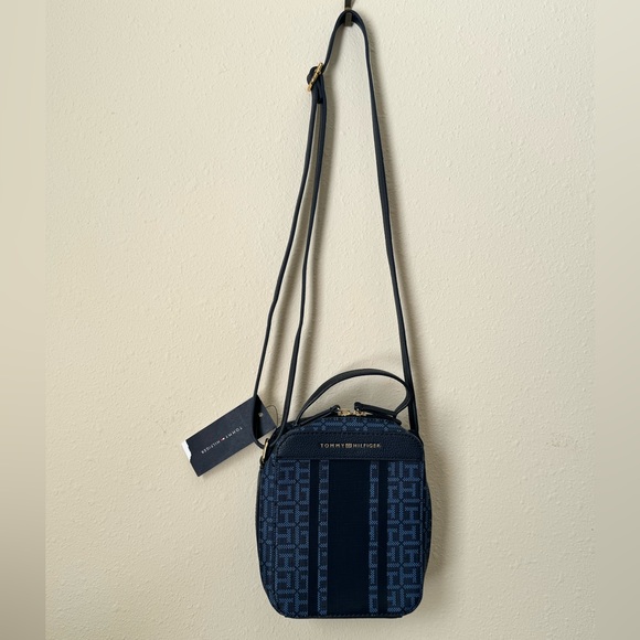 NWT TOMMY HILFIGER CROSSBODY BAG. NAVY BLUE AND BLUE STONE. ADJUSTABLE STRAP - Picture 12 of 12